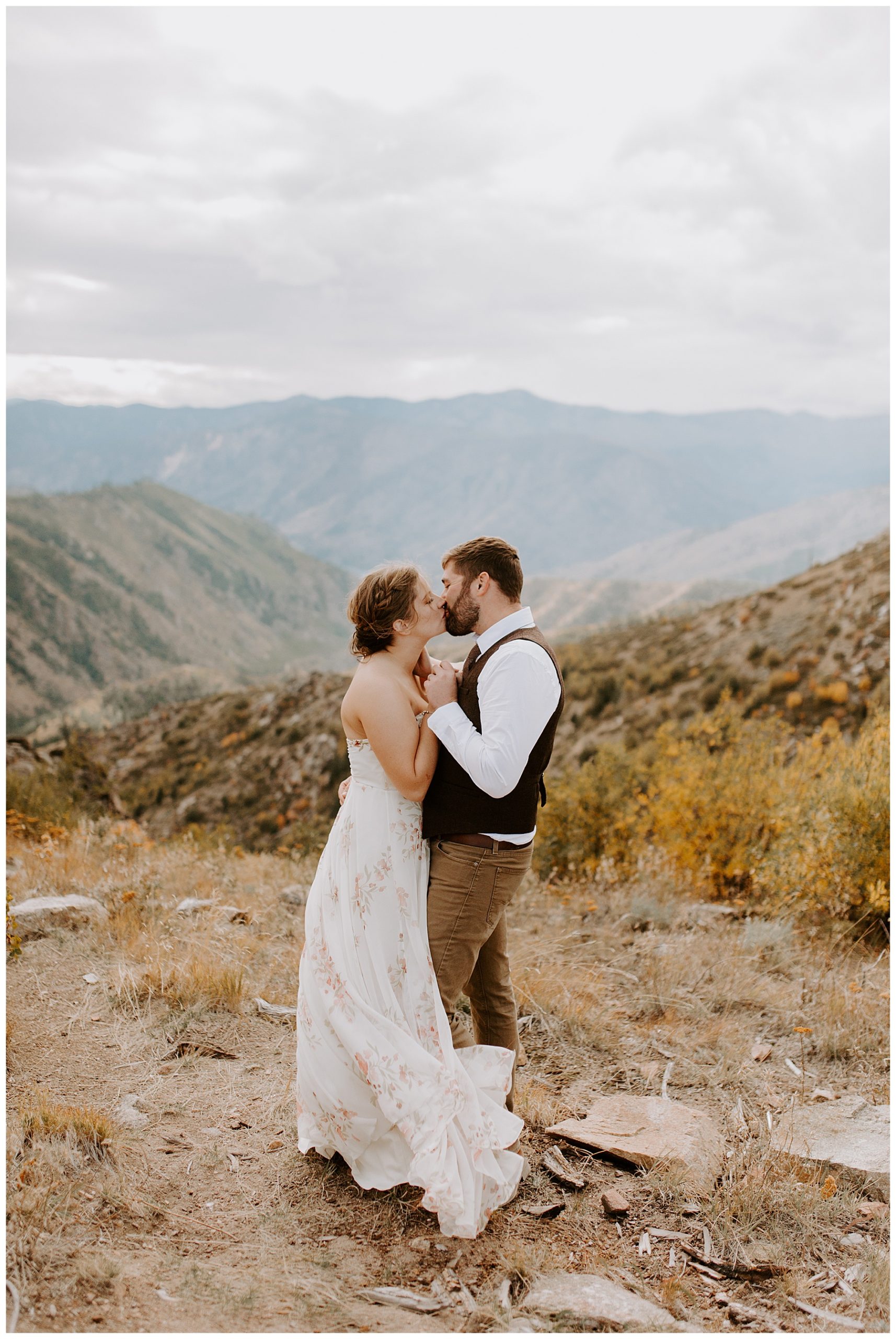 Intimate lake Chelan Elopement